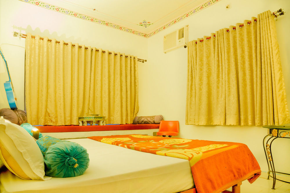 Hotel Hanuman Ghat On Lake Pichola Udaipur Eksteriør bilde